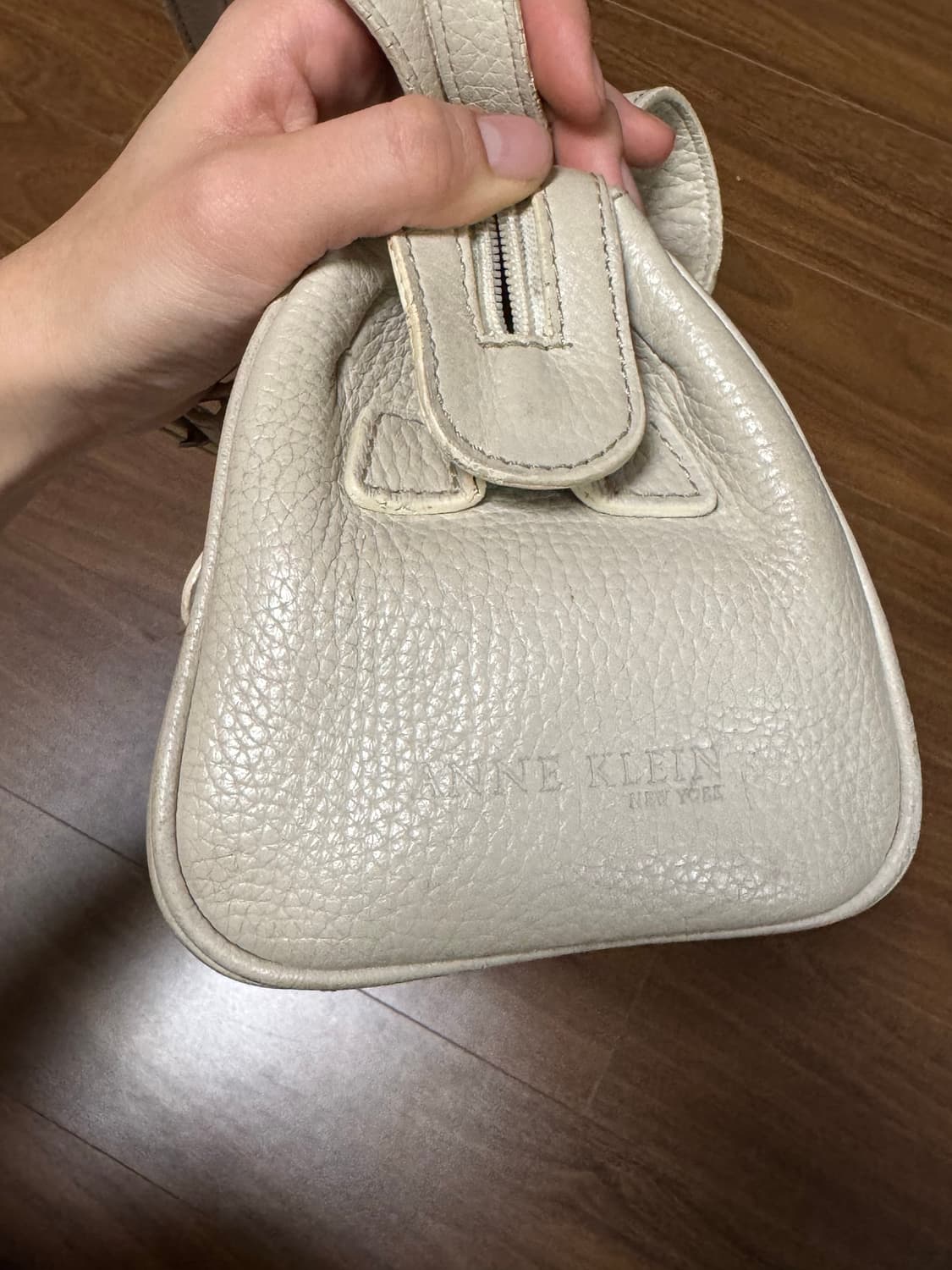 앤클라인 아이보리 버클 숄더백 상품이미지4