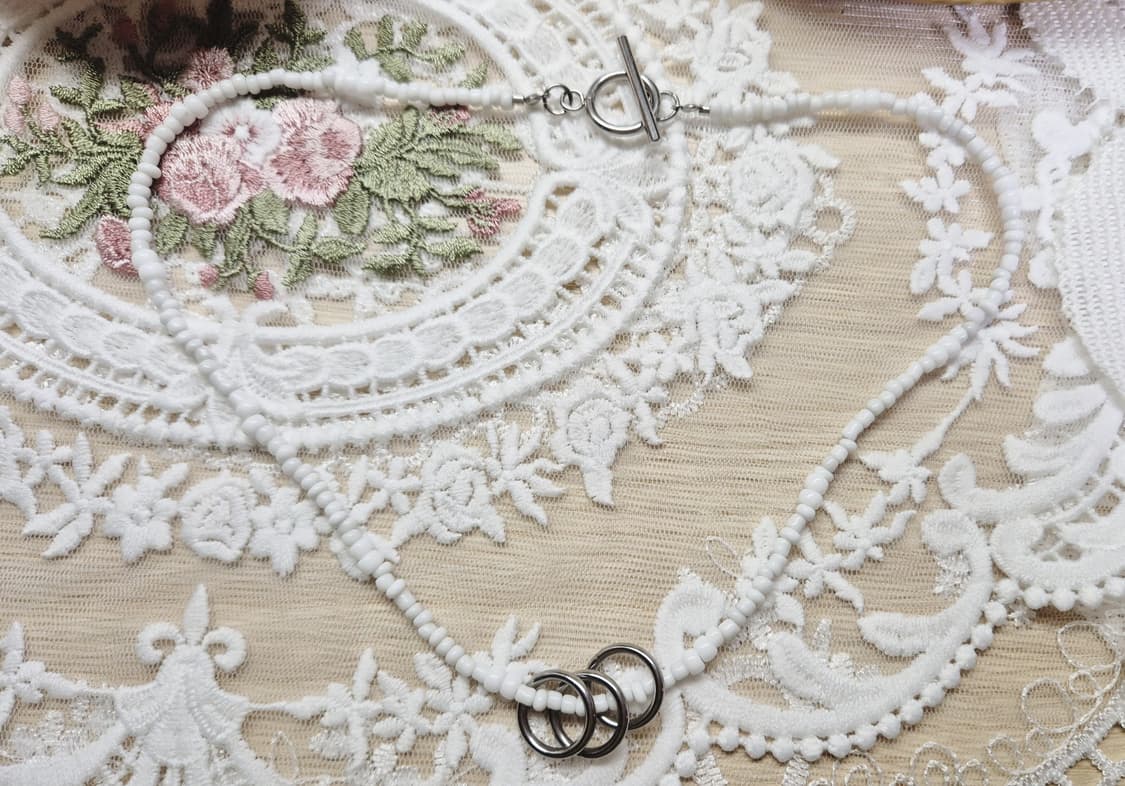 핸드메이드 화이트 비즈 써클 펜던트 토글바 목걸이 상품이미지5