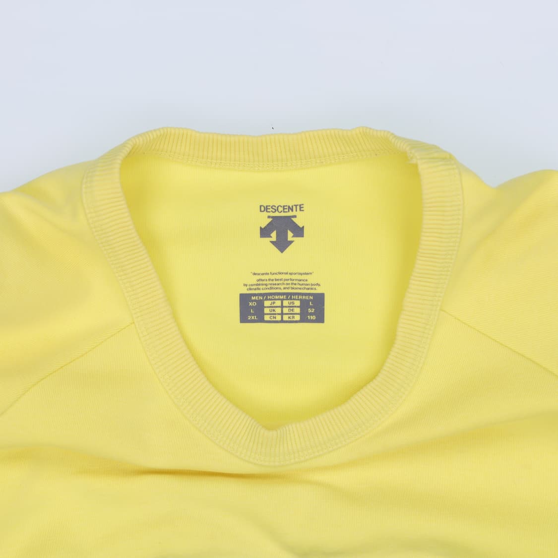 110 데상트 센터로고 크루넥 맨투맨 형광 빅사이즈 4236 상품이미지7