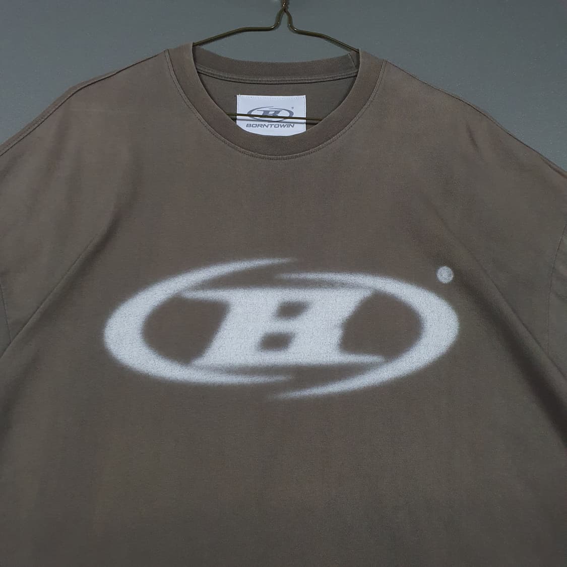 실측 XL 본투윈 블러 B 빅로고 오버핏 반팔 티셔츠 카키 브라운 1 상품이미지2