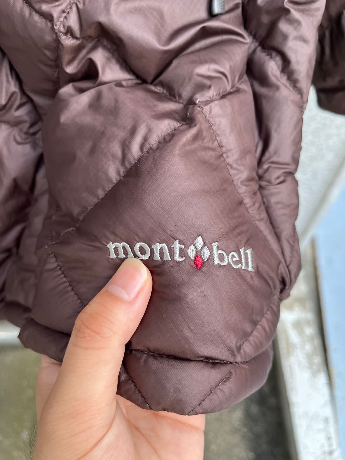 몽벨  다크마룬 색상 라이트 알파인 다운 자켓 상품이미지4