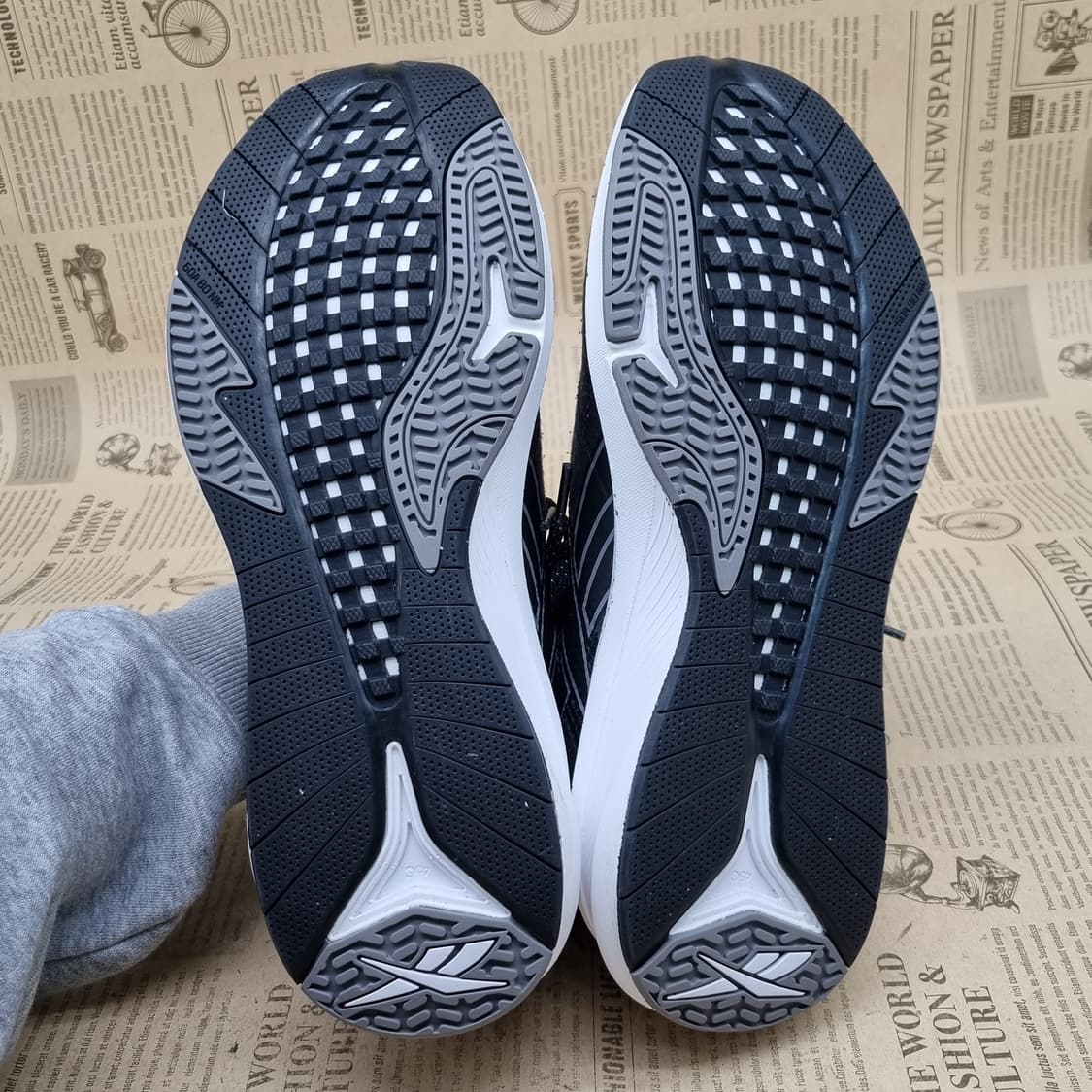 리복 퓨지엄런20 남성운동화265 상품이미지3