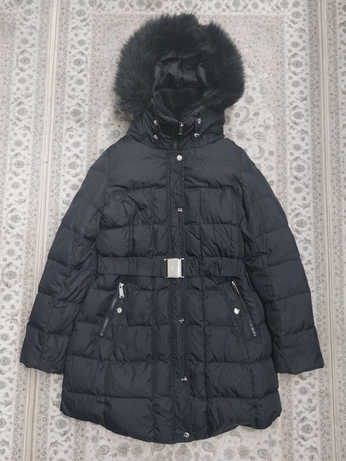 DKNY 블랙 퍼 후드 벨티드 패딩 상품이미지1