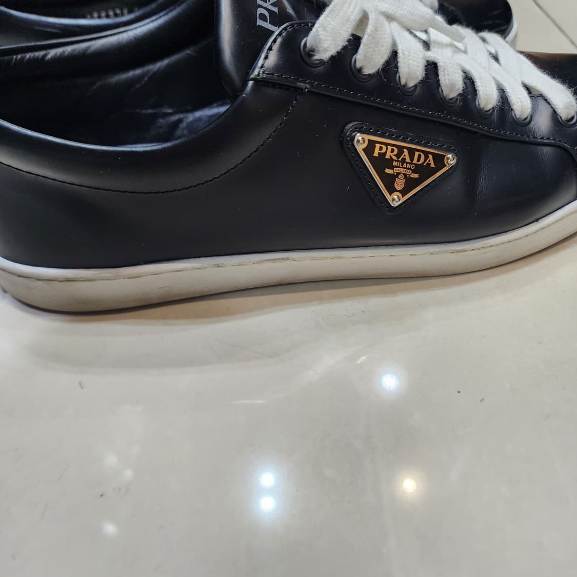 프라다 브러시드 레더 스니커즈 8.5 상품이미지5