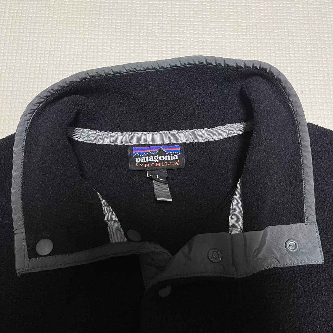파타고니아 신칠라 블랙 포지그레이 상품이미지3