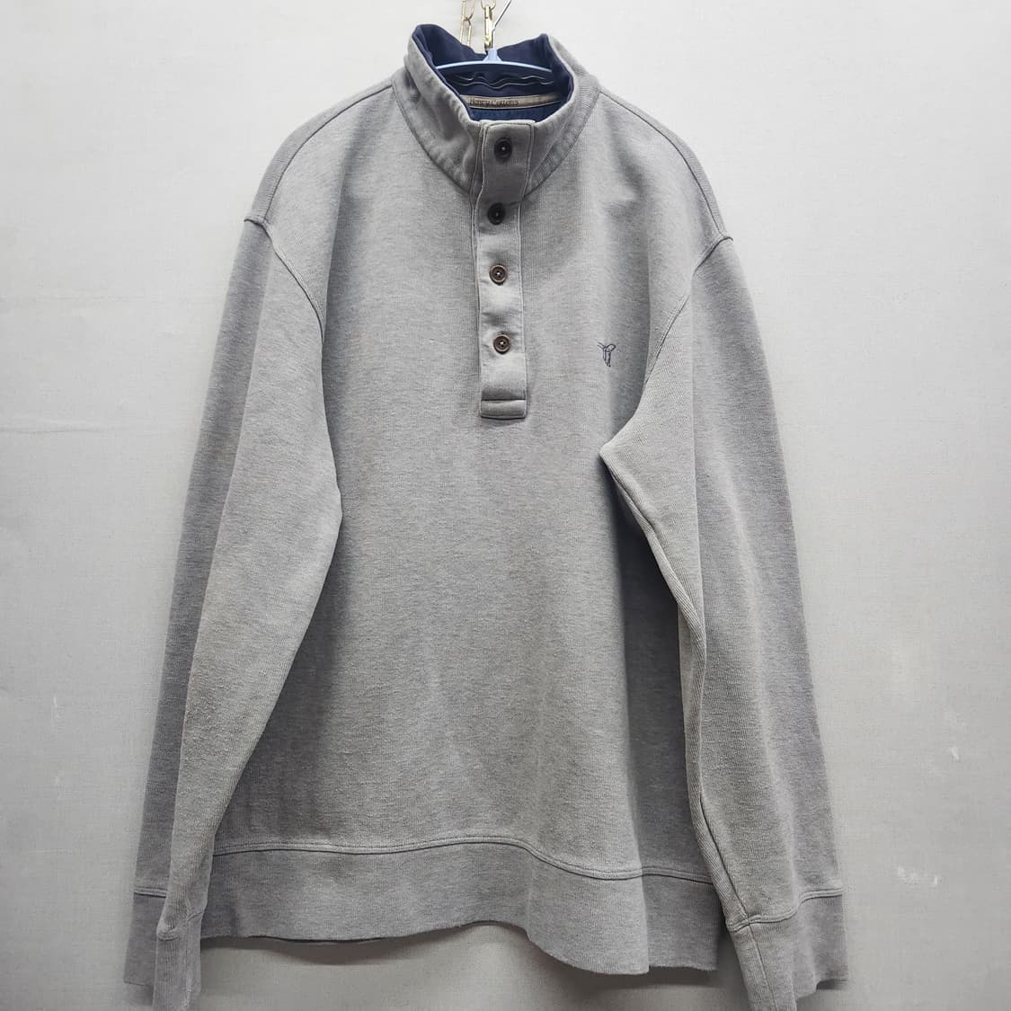 헨리코튼 버튼 헨리넥 로고 맨투맨 105(L~XL) 상품이미지1