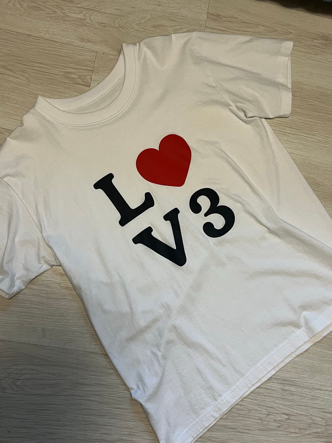 식케이 LOV3 티셔츠 반팔 L 상품이미지1