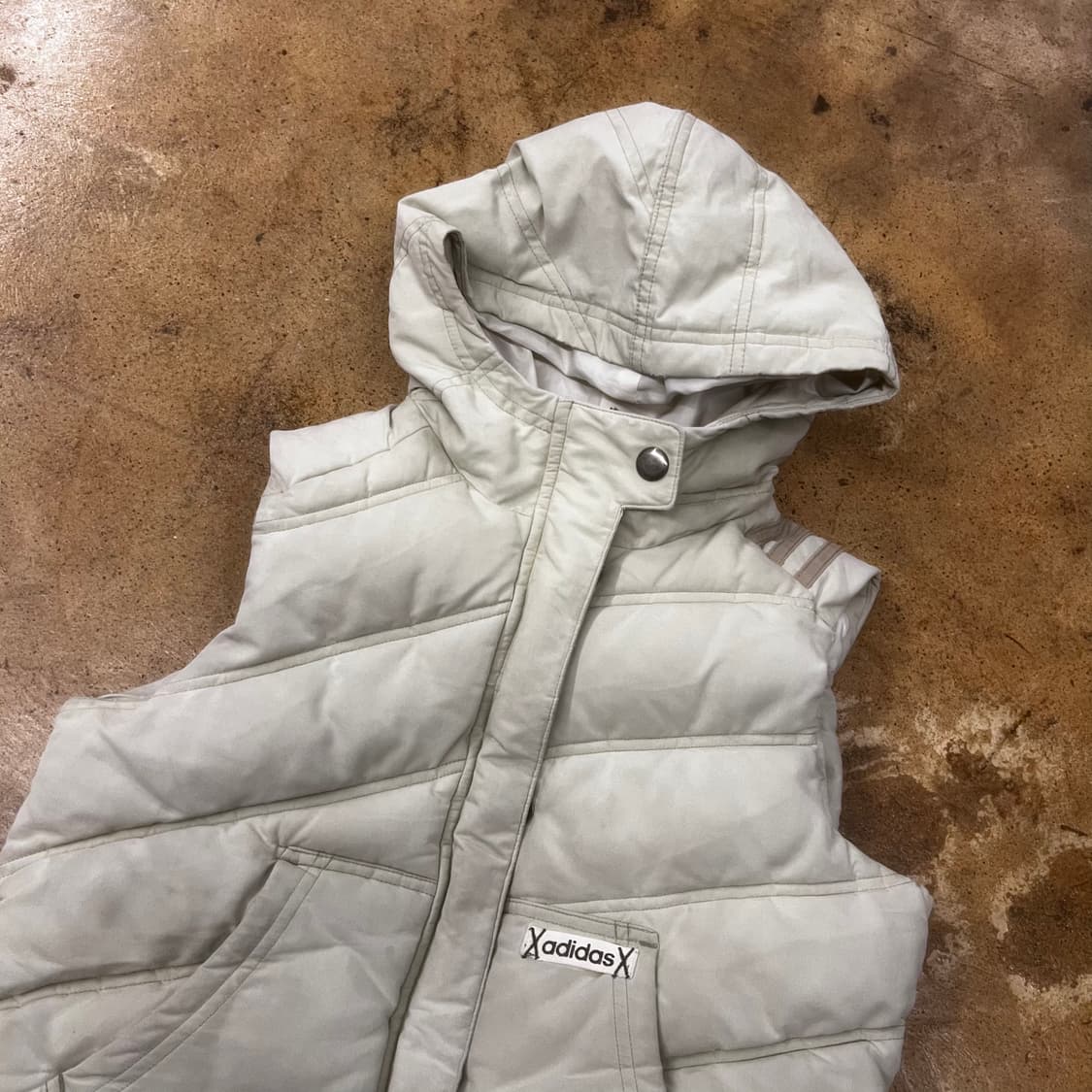 아디다스 화이트 후드 조끼 패딩 상품이미지1