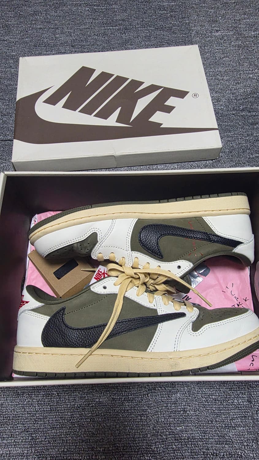 조던1 x 트레비스 스캇 리버스 올리브 (260) 상품이미지1