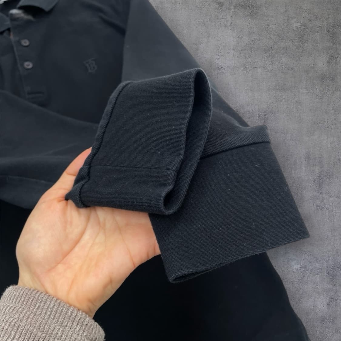 버버리 Burberry 블랙 로고 자수 긴팔 카라티 XL 상품이미지4