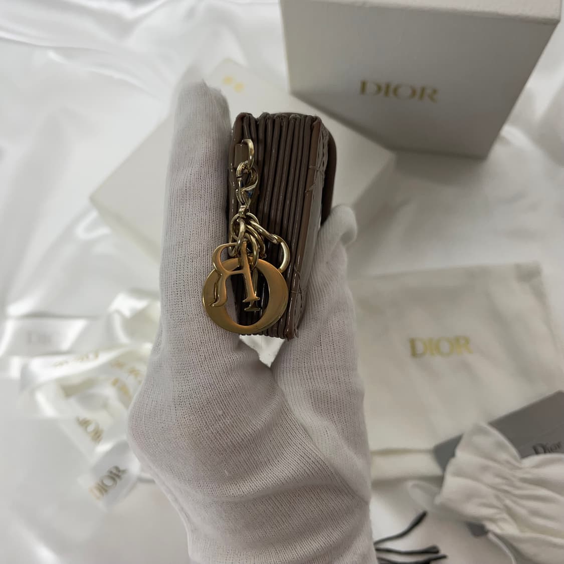 디올 레이디 아코디언 카드지갑 페이던트 A급 풀세트 베이지 상품이미지4