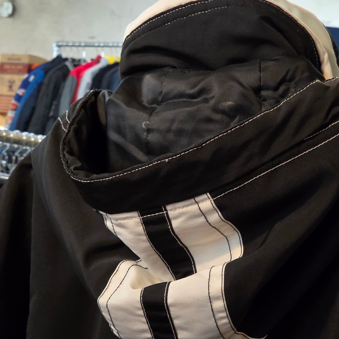 아식스 올드스쿨 배색 누빔 보더 점퍼 상품이미지7