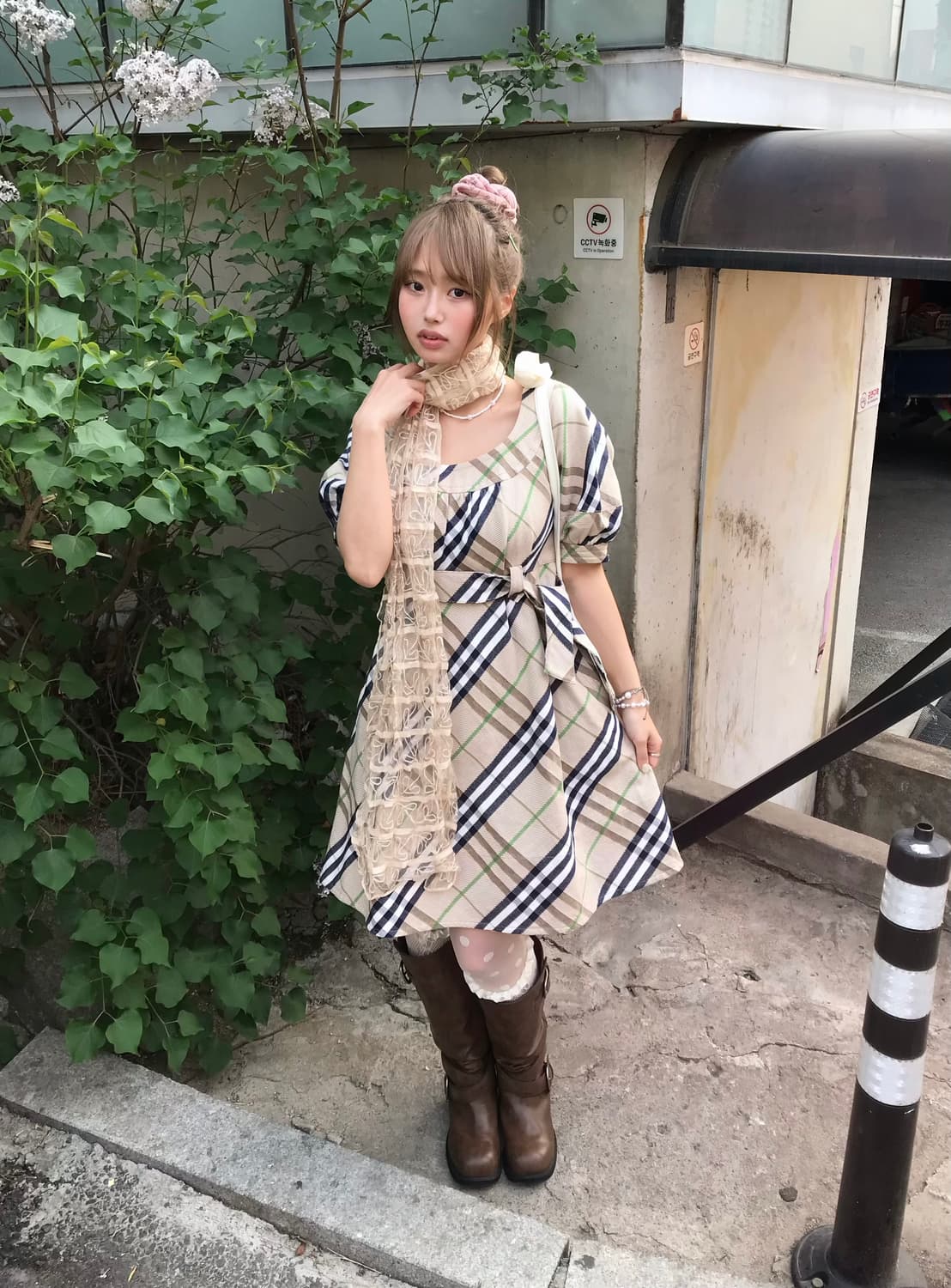 버버리 베이지 체크 퍼프 하치깔 미디 원피스, 스카프 상품이미지1