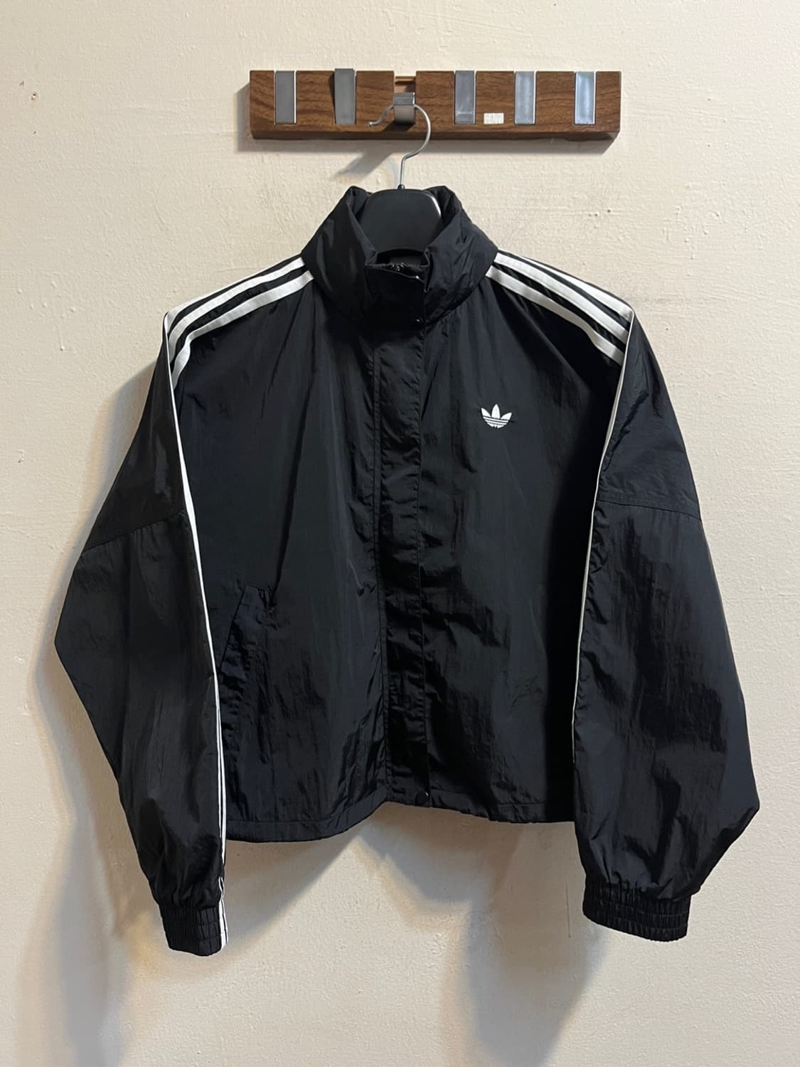 아디다스 크롭 윈드브레이커 자켓 상품이미지1