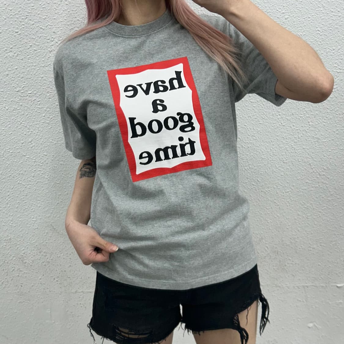 해브어굿타임 센터로고 그레이 반팔티 S 상품이미지1