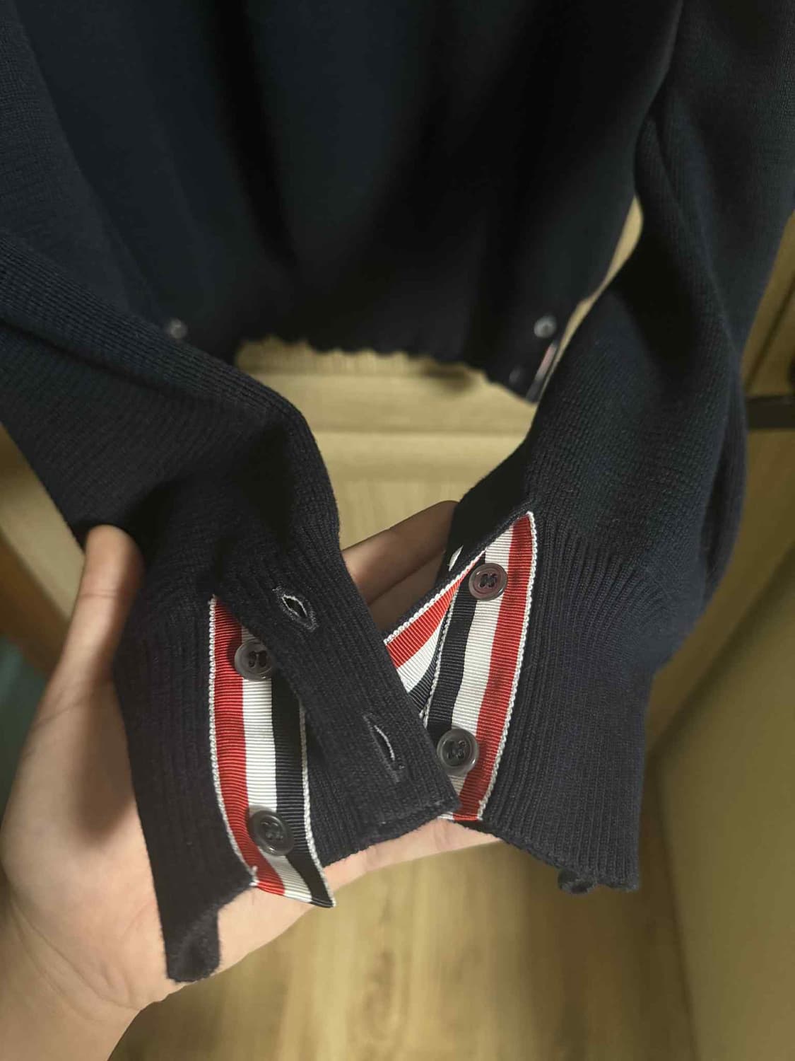 톰브라운 밀라노스티치 암밴드 니트 네이비 2 상품이미지4