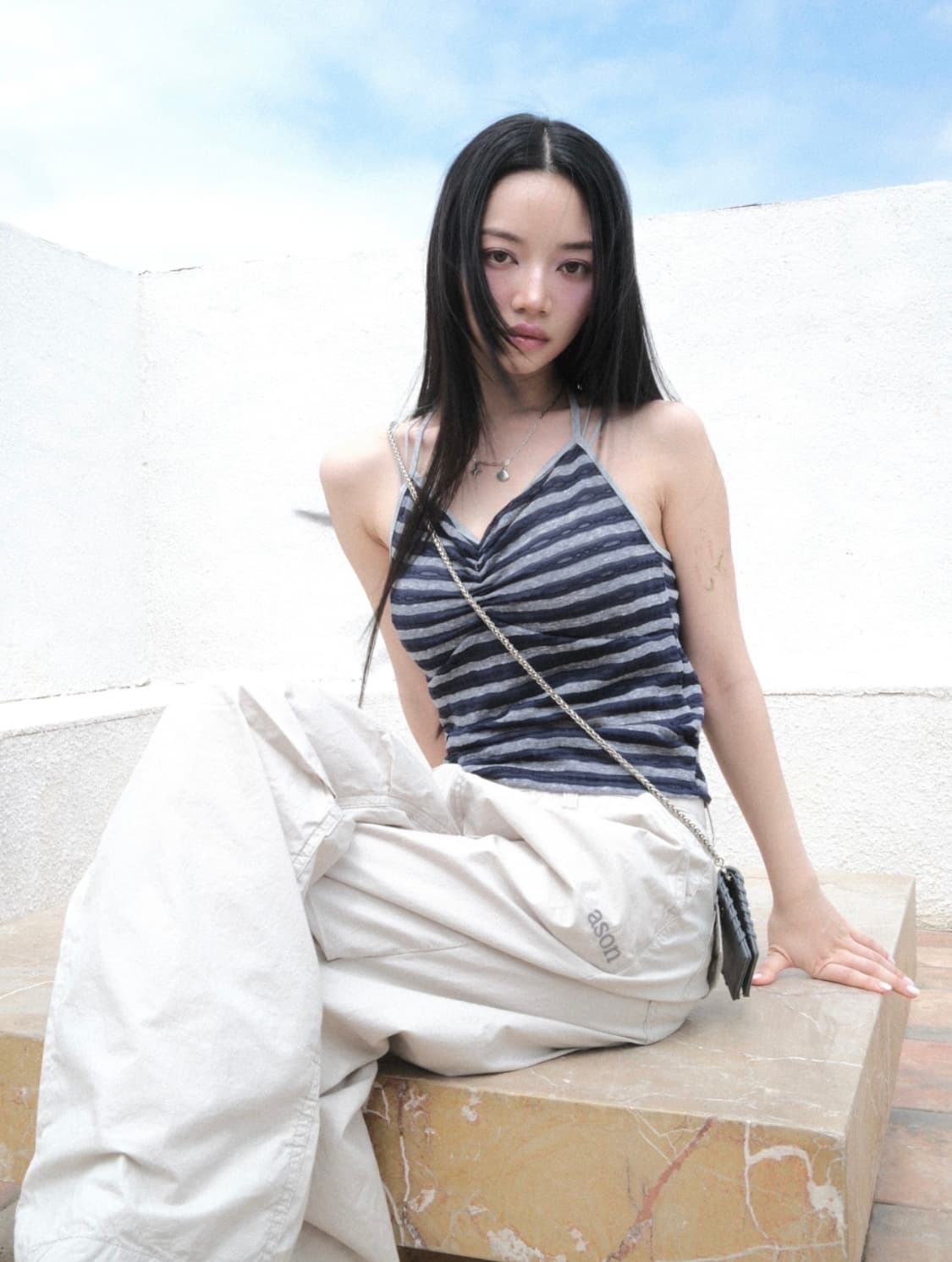 애즈온 V SHIRRING SLEEVELESS / NAVY 상품이미지3