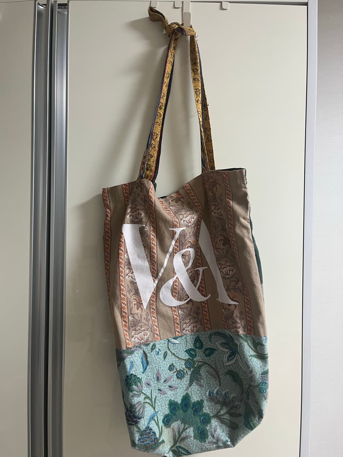 V&A 에코백 상품이미지1