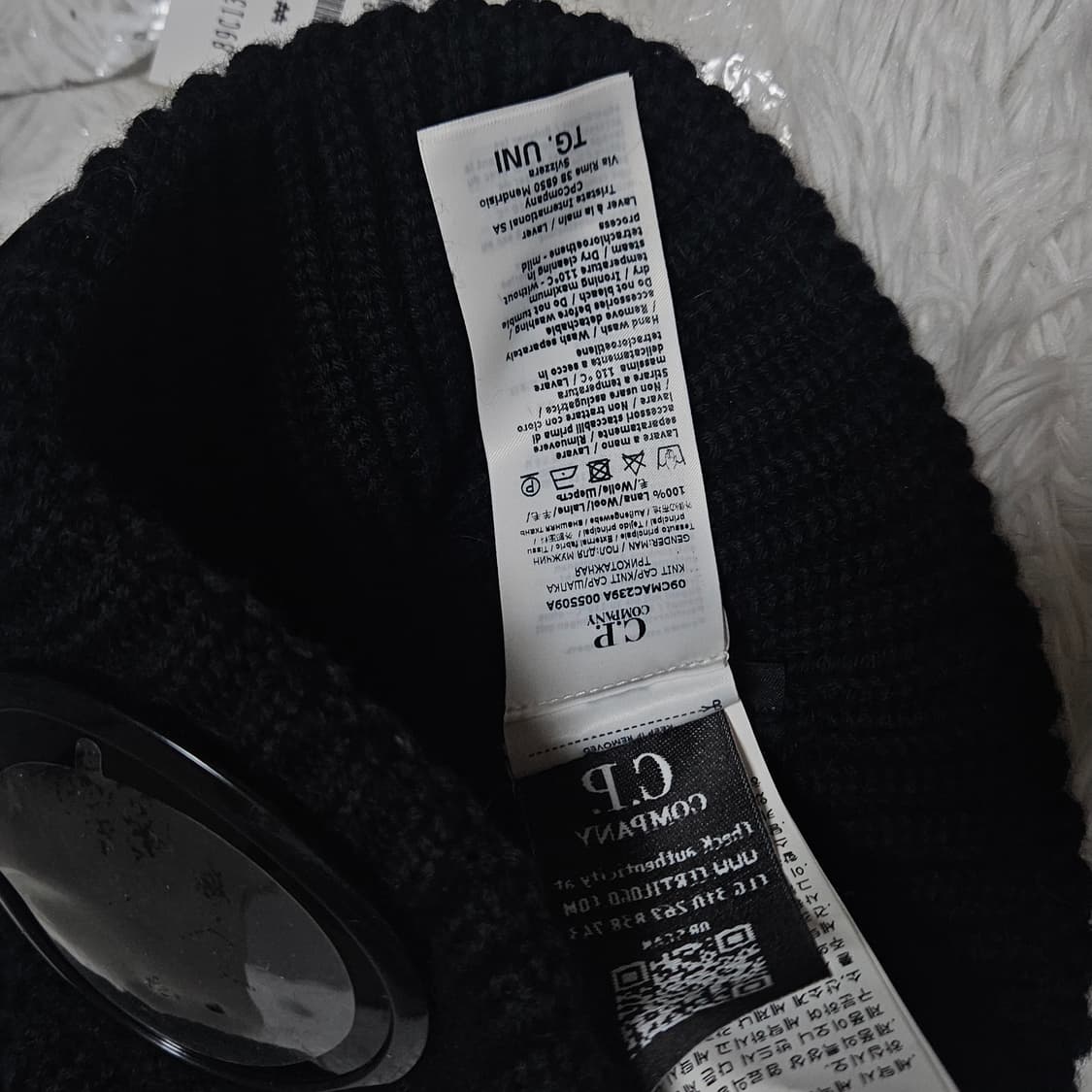 [20FW] C.P컴퍼니 메리노 울 고글 비니 블랙 상품이미지4