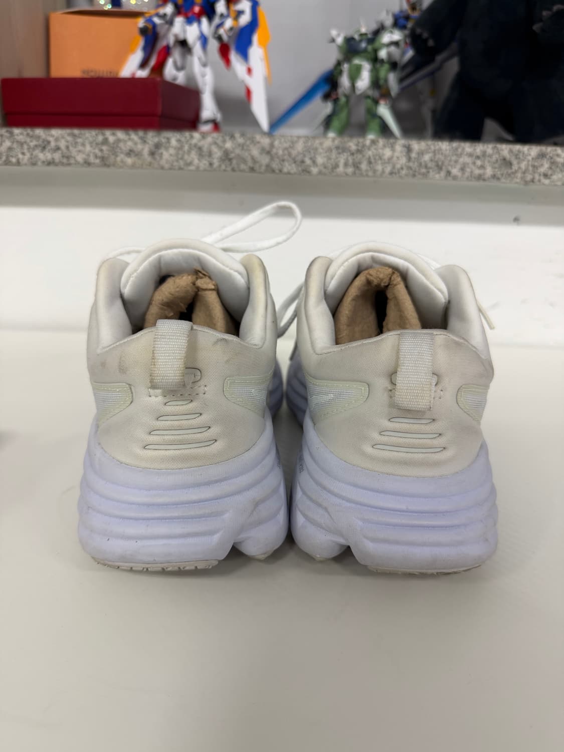 정품) 호카 본디8 화이트 운동화 240 상품이미지6