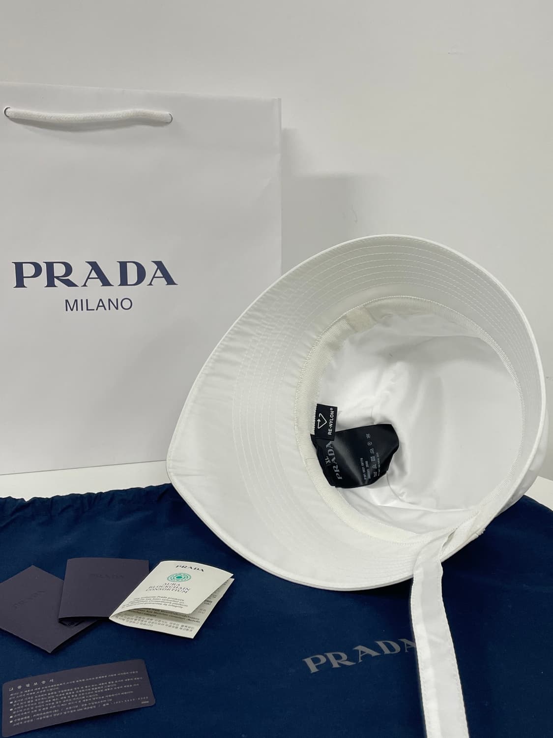 새상품 프라다 리나일론 버킷햇 XL 사이즈 화이트 컬러 상품이미지7