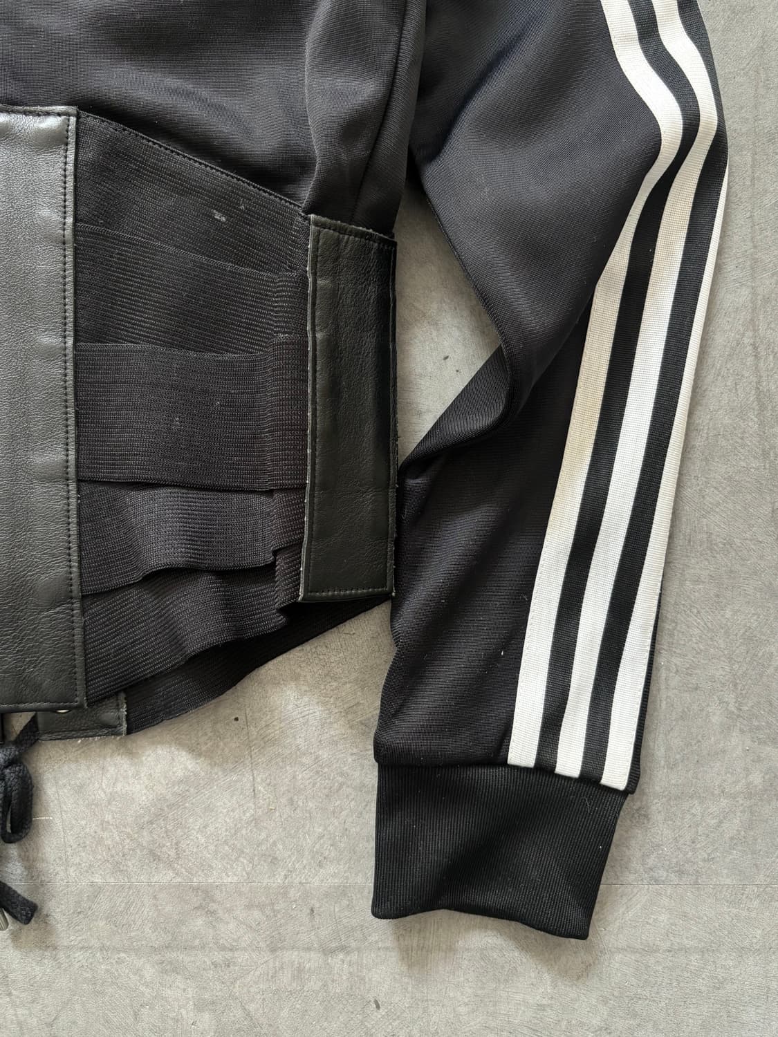 Adidas 아디다스 x 제레미 스캇 블랙 코르셋 디테일 트랙탑  상품이미지6