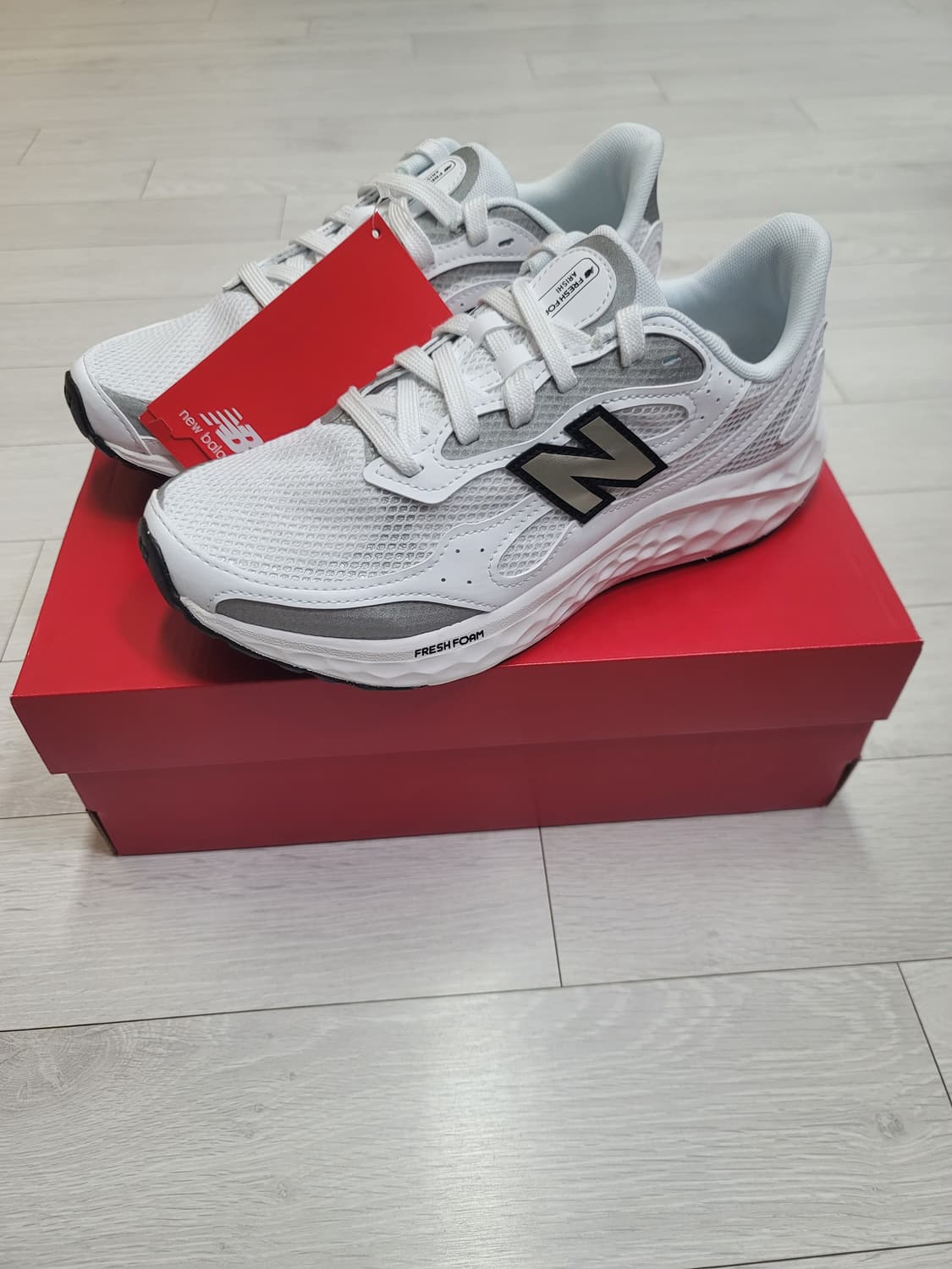 (255)(W)뉴발란스 프레쉬 폼 아리시 v4 화이트 실버 메탈릭[대전] 상품이미지4