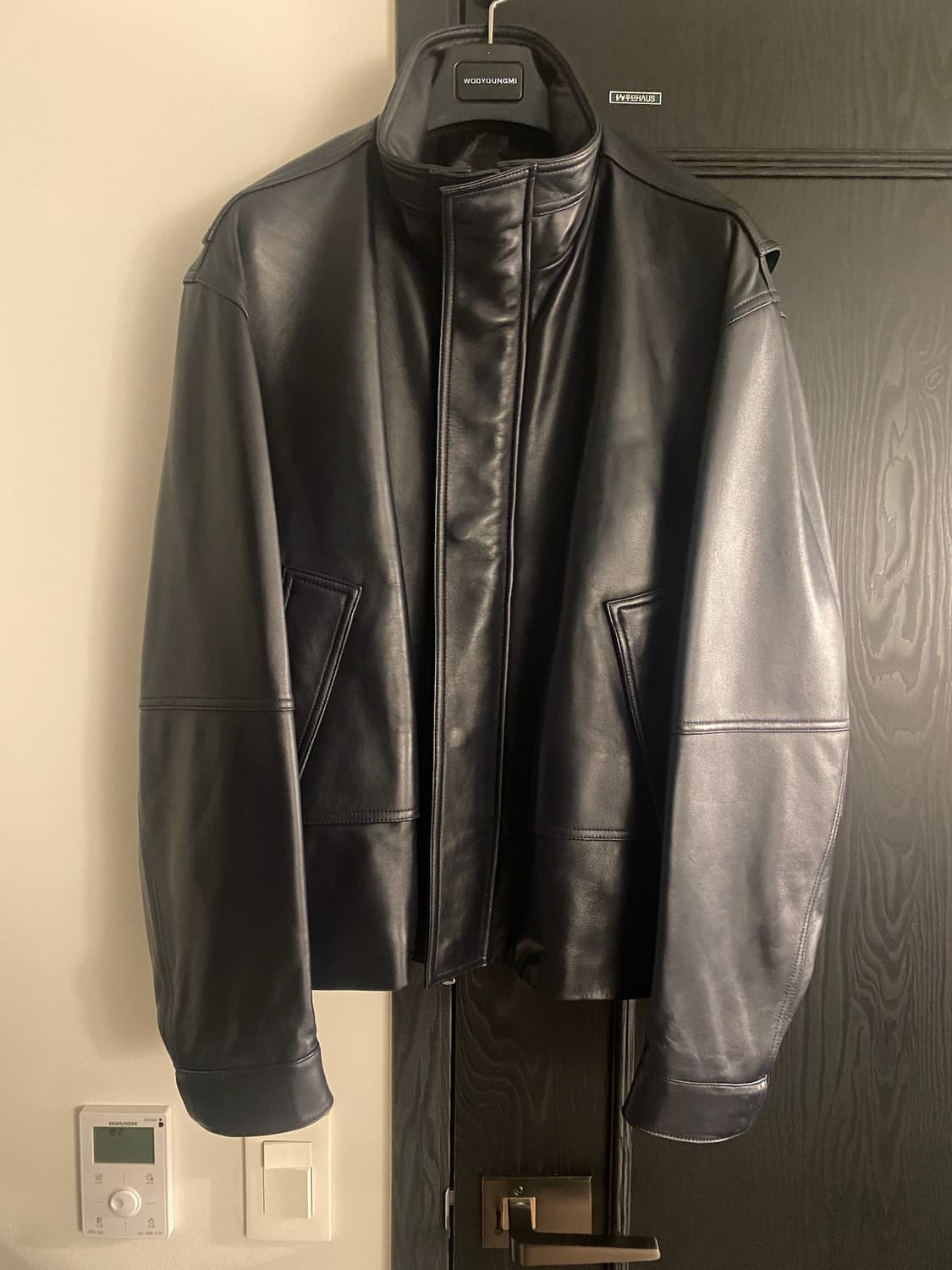 [48] 솔리드옴므 하이넥 램스킨 레더 가죽 점퍼 자켓 다크 네이비 상품이미지3