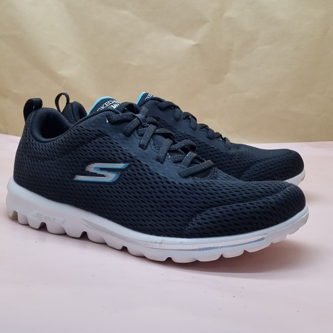 스케쳐스 고워크 트레블 여성운동화240 상품이미지1