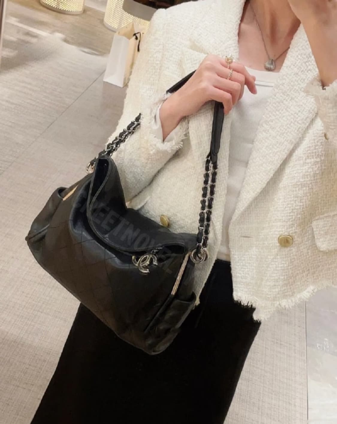 26신상 샤넬뷰티 VIP 플랩체인 램스킨 숄더 호보백 상품이미지10