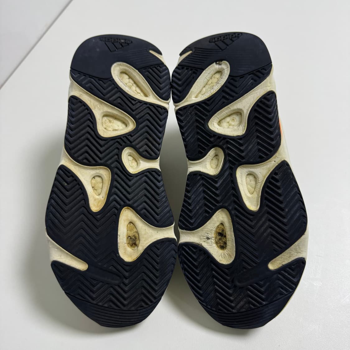 아디다스 이지부스트 700 웨이브 러너 상품이미지7