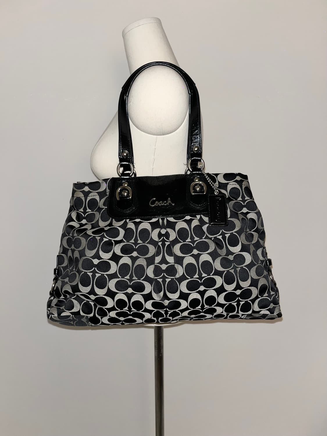 Coach Cookie&cream Shoulder bag 상품이미지1