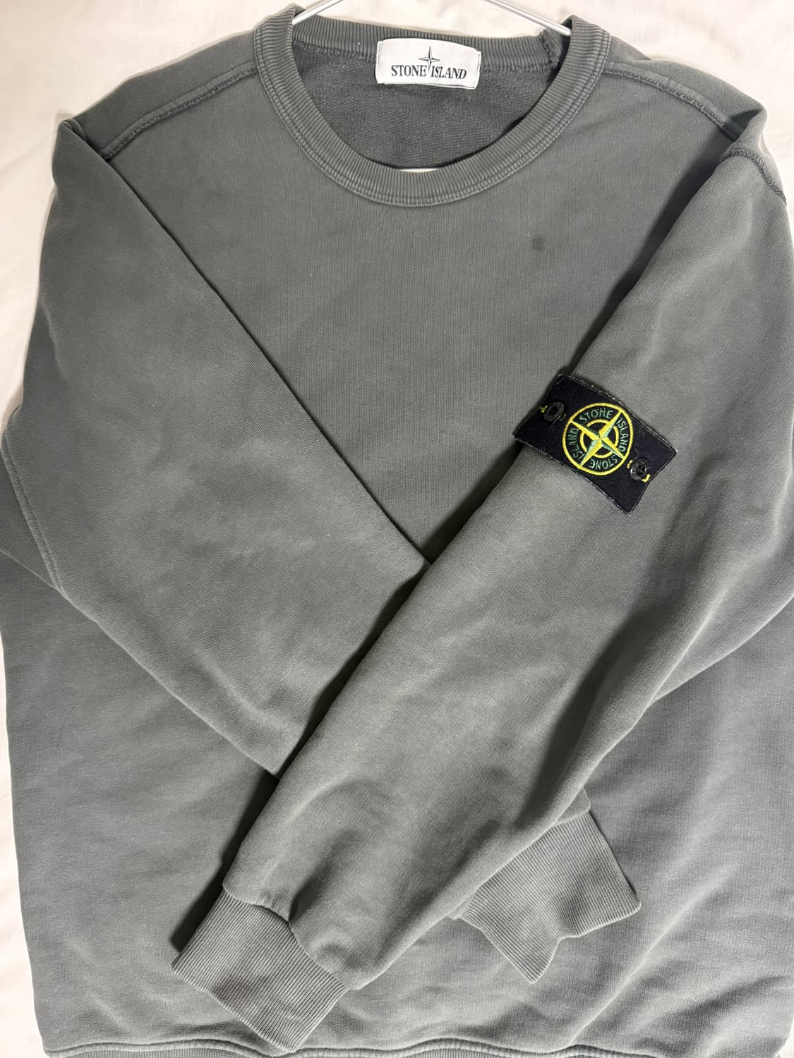 스톤아일랜드 카키 맨투맨 상품이미지2