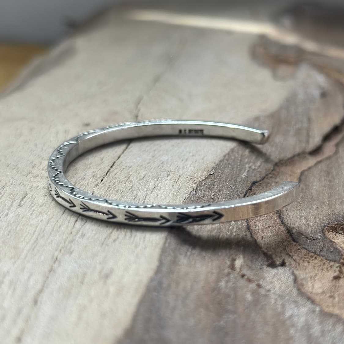 [네이티브 아메리칸]M.E.BEGYE 애로우 패턴 스탬프 커프 상품이미지2