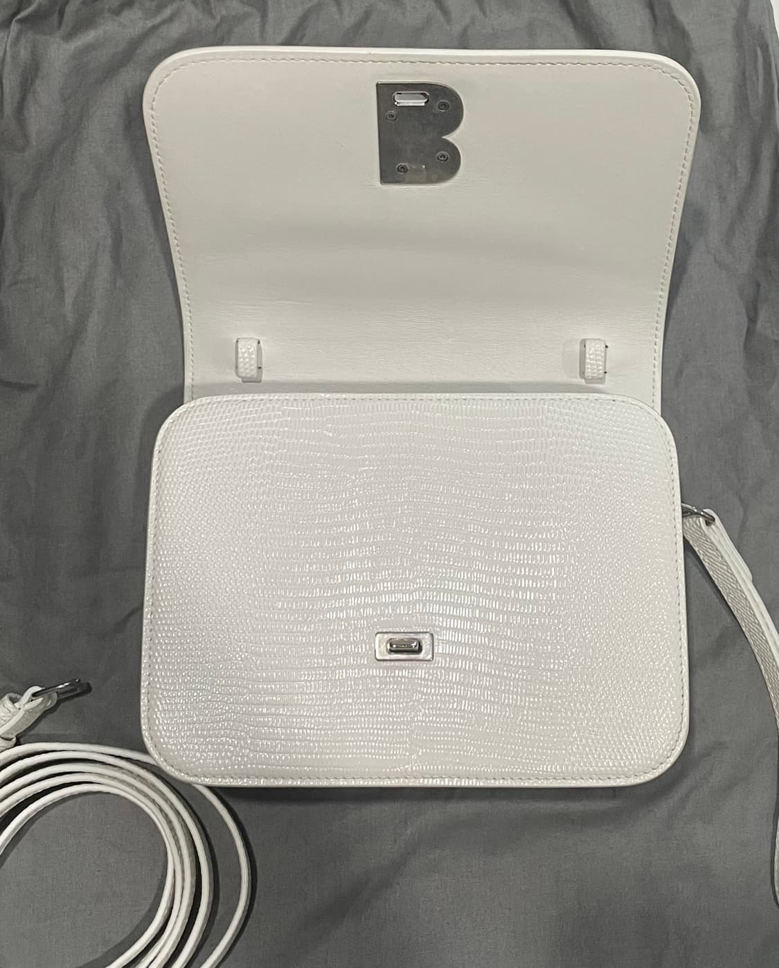 발렌시아가 스몰 크로스백 상품이미지2