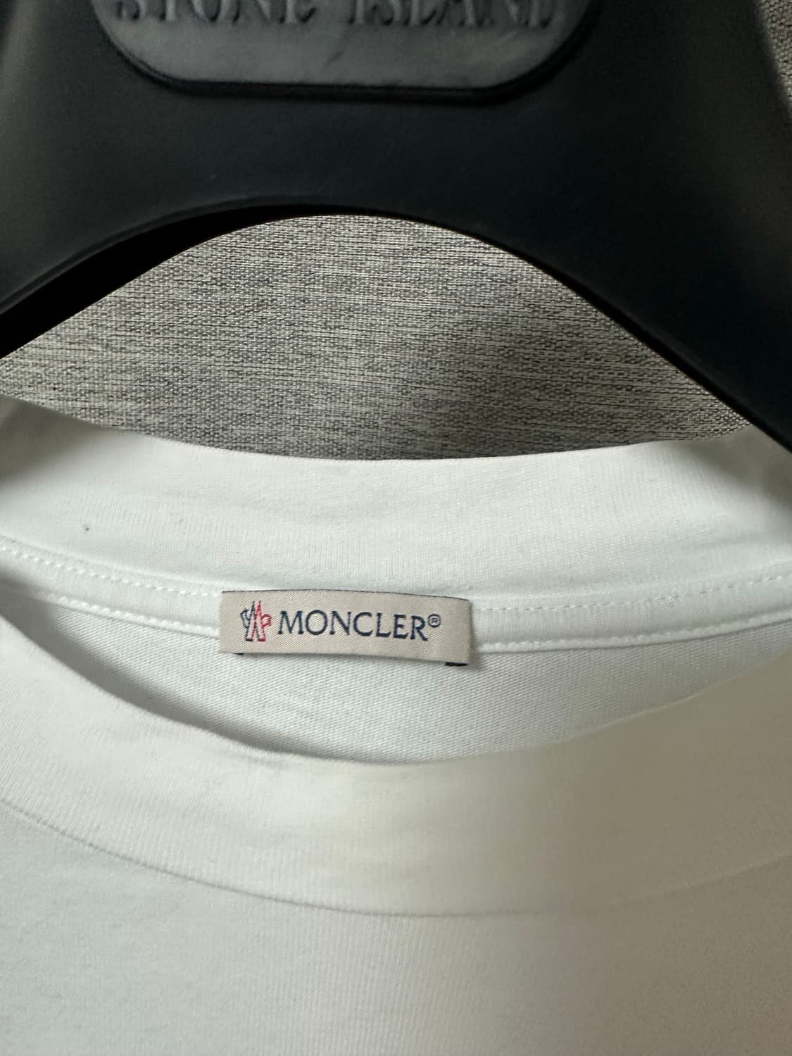 몽클레어 빅로고 롱슬리브 화이트 (M) 상품이미지4