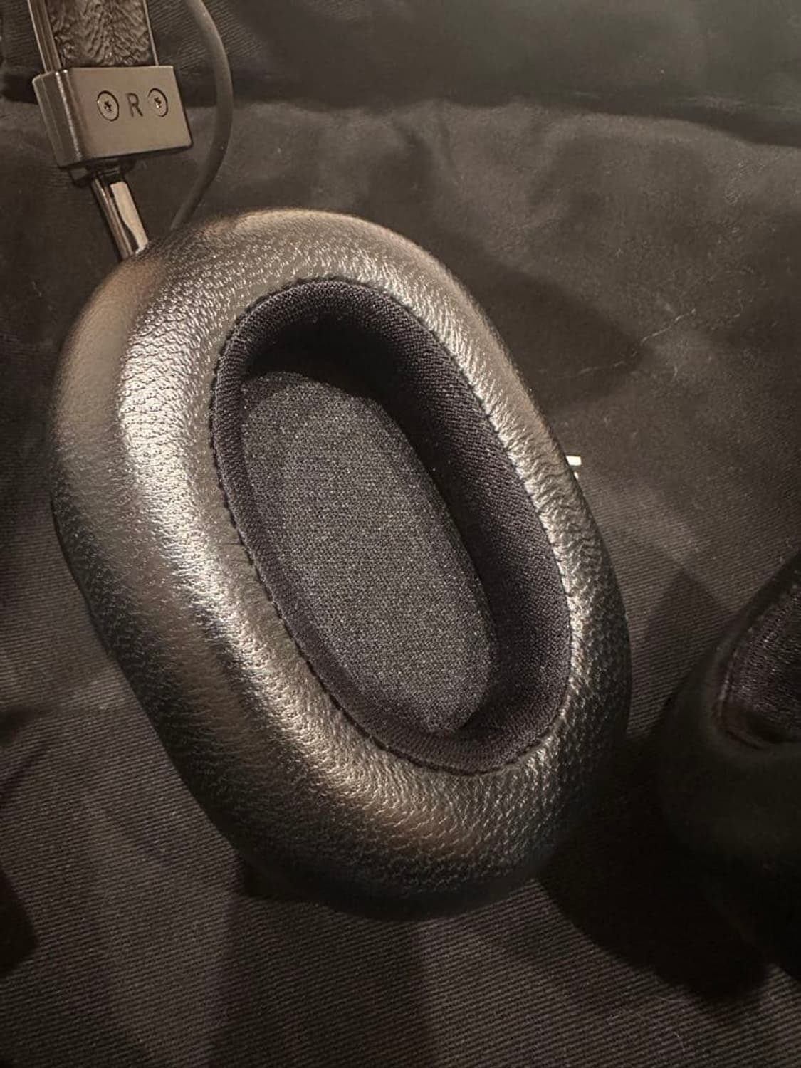 [신유님 착용] 셀린느 트리옹프 마스터 다이나믹 헤드폰 상품이미지8