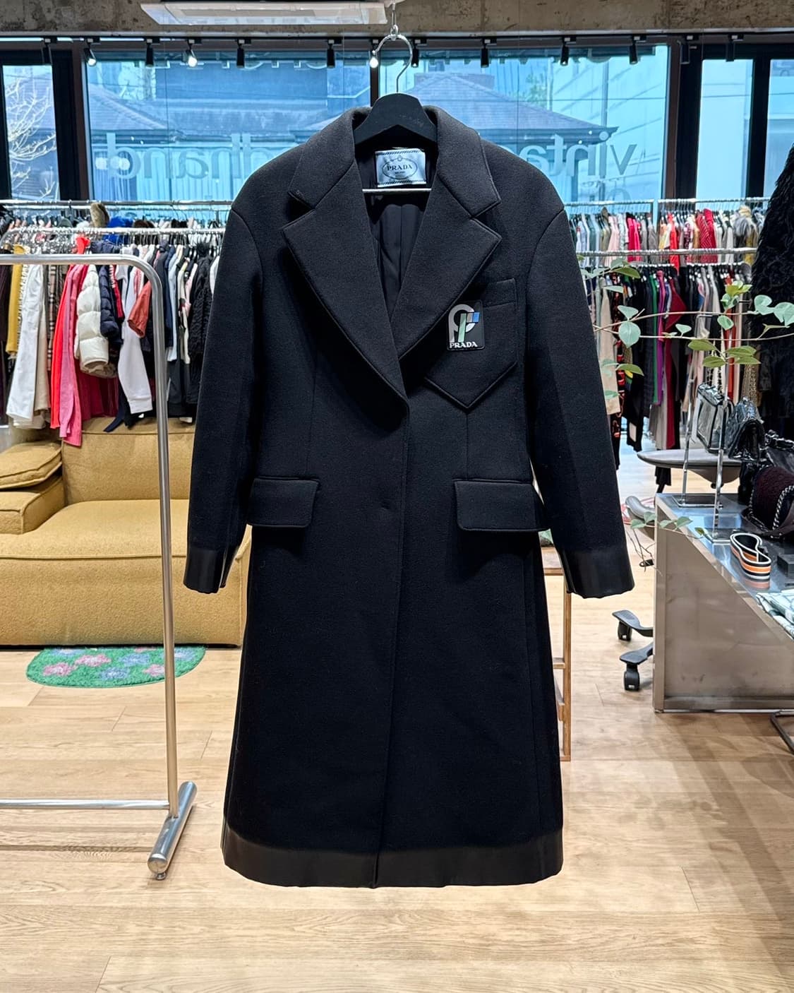 프라다 블랙 로고 울 롱코트 상품이미지1