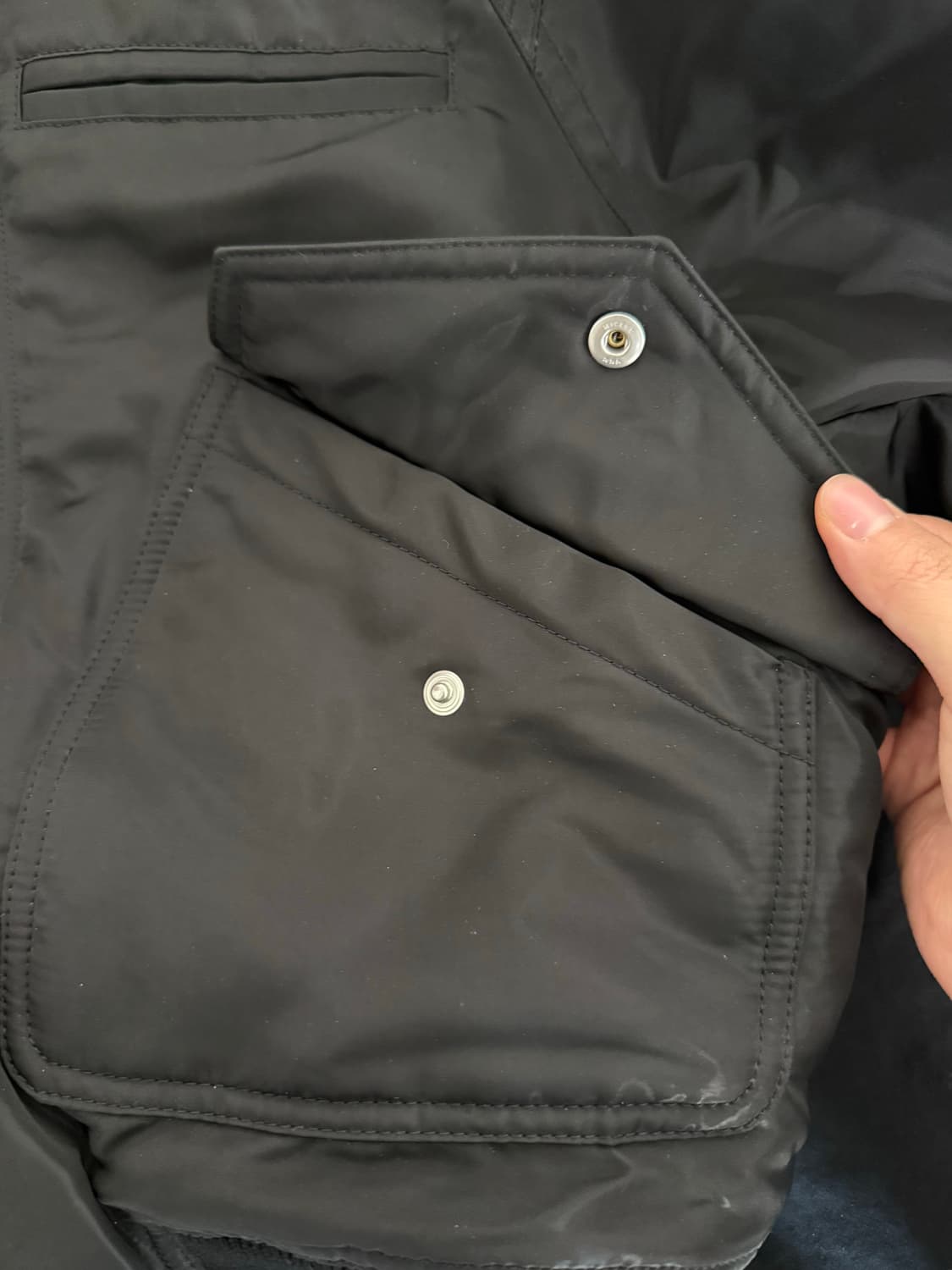 더뮤지엄비지터 퍼후드 메탈 로고 MA-1 점퍼 블랙 S 상품이미지7