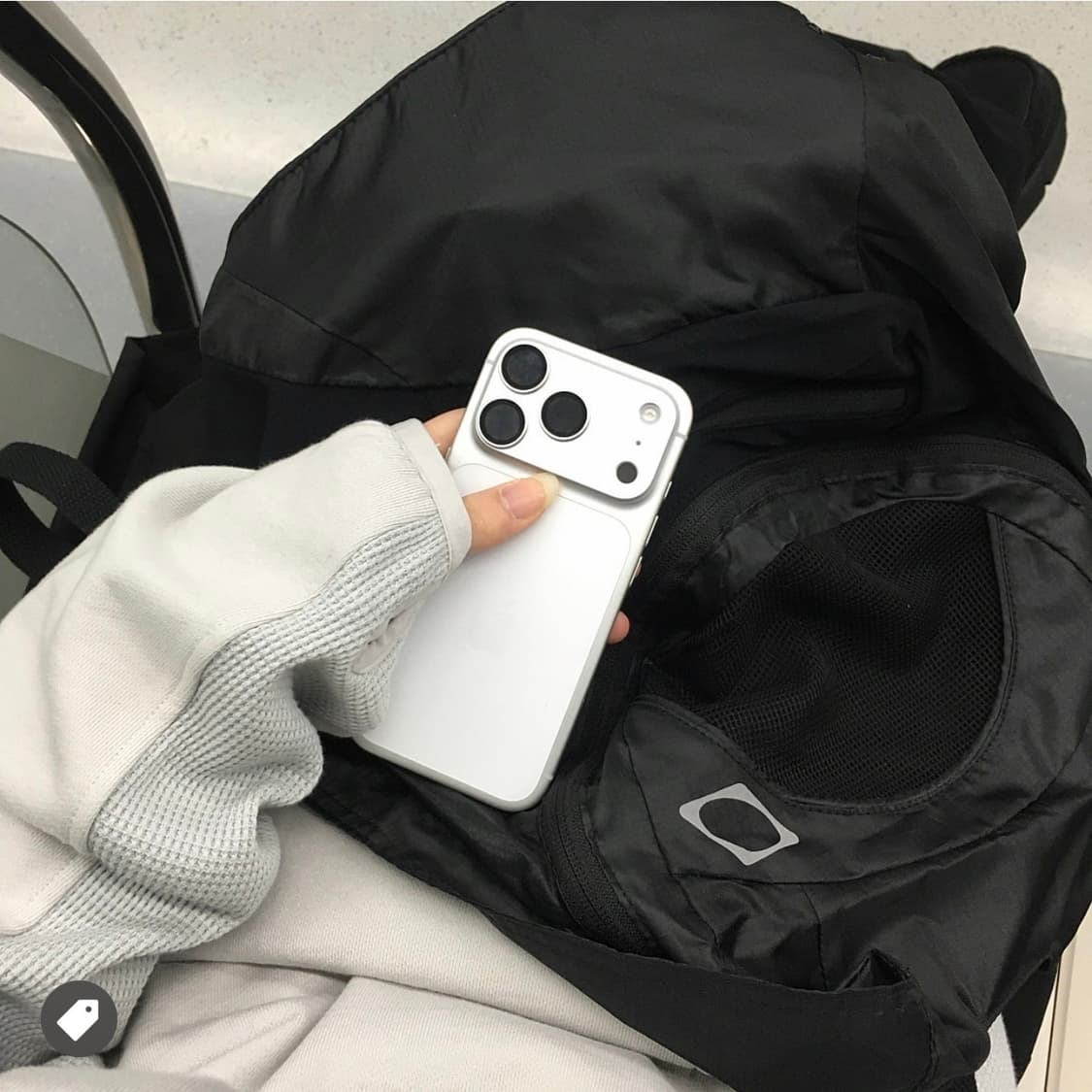 미스치프 라이트웨이트 집 어라운드 백팩 블랙 상품이미지1
