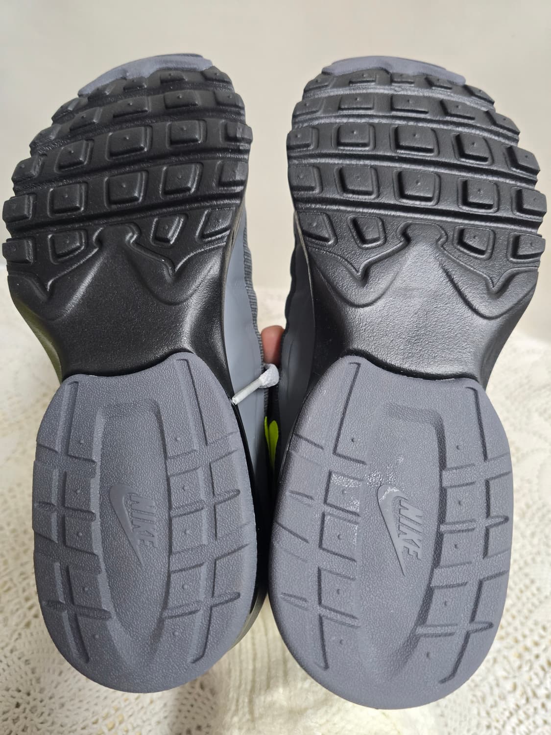 새상품)나이키에어맥스 인비거 230 상품이미지5