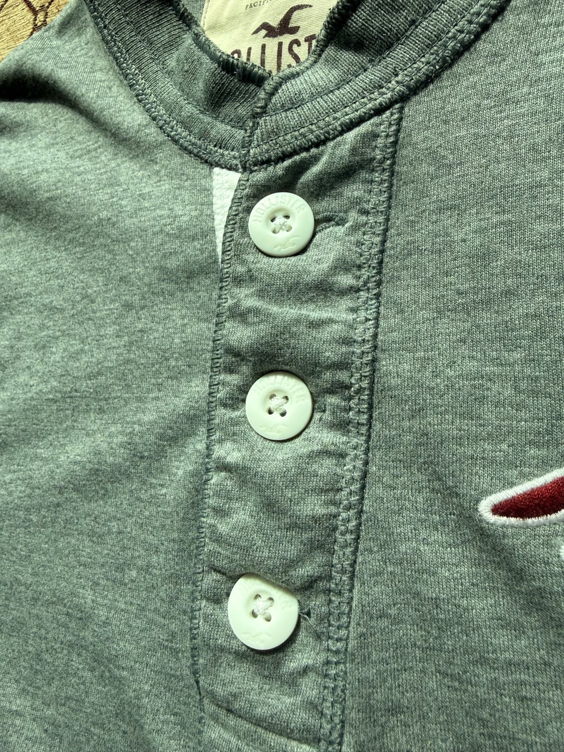 홀리스터 헨리넥 버튼 티셔츠 상품이미지2