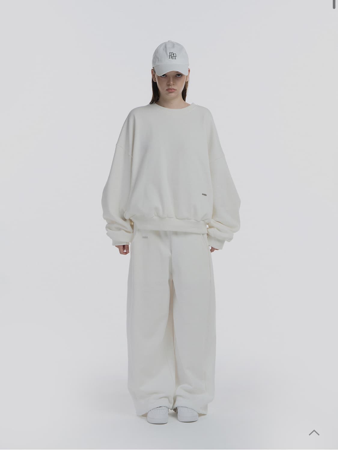 므넴 핀턱 로고 조거 팬츠 화이트  상품이미지1