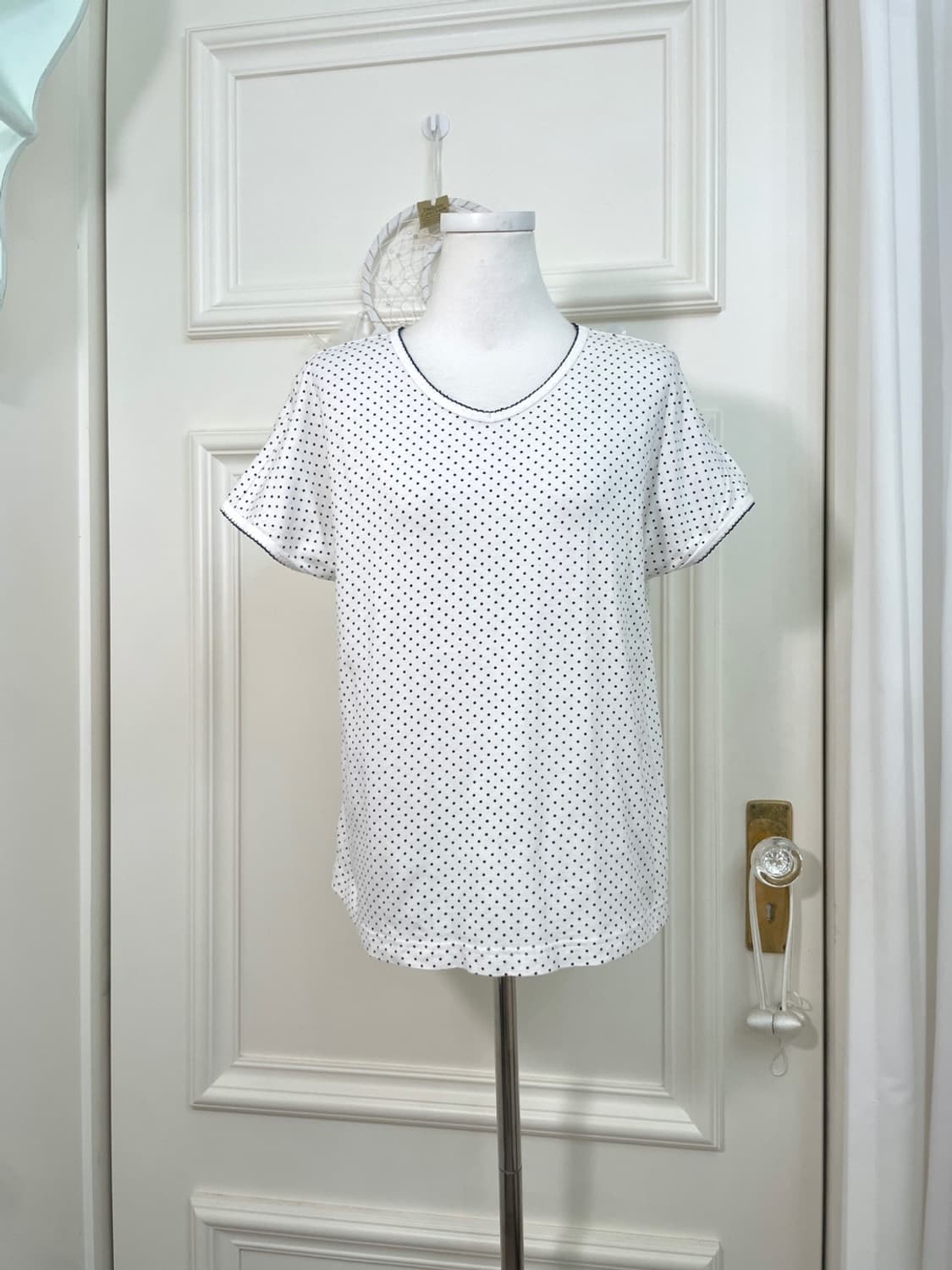 white navy dot basic cotton top 상품이미지1