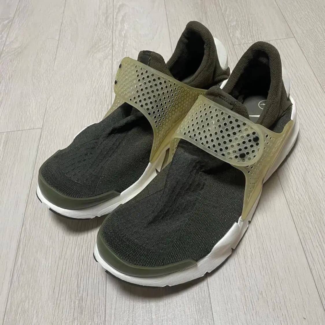 나이키 프라그먼트 삭다트 올리브 상품이미지1