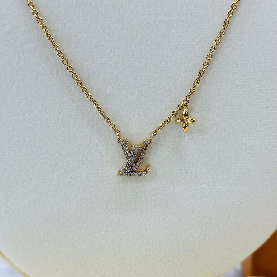 루이비통 아이코닉 블러쉬 목걸이 상품이미지3