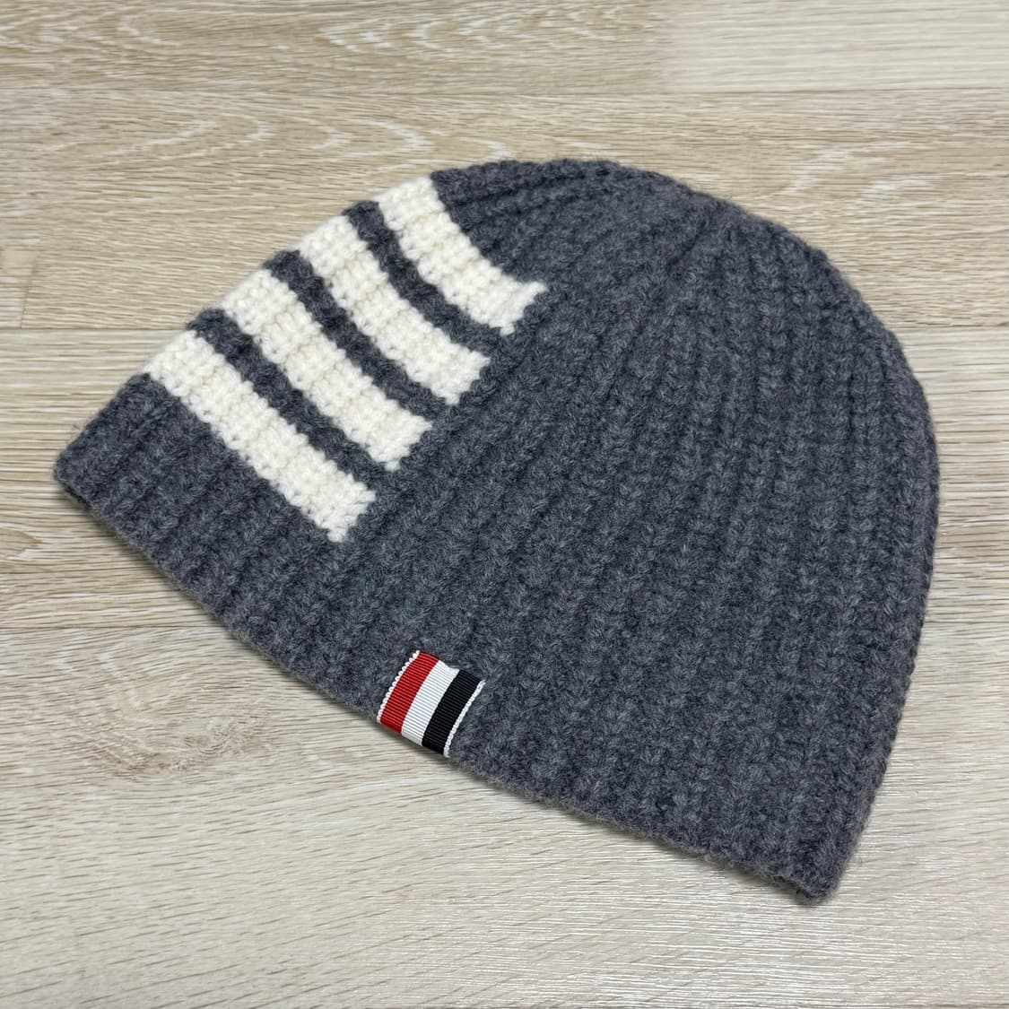 [S+급/OS] 톰브라운 청키 사선 메리노 울 비니 그레이 상품이미지3