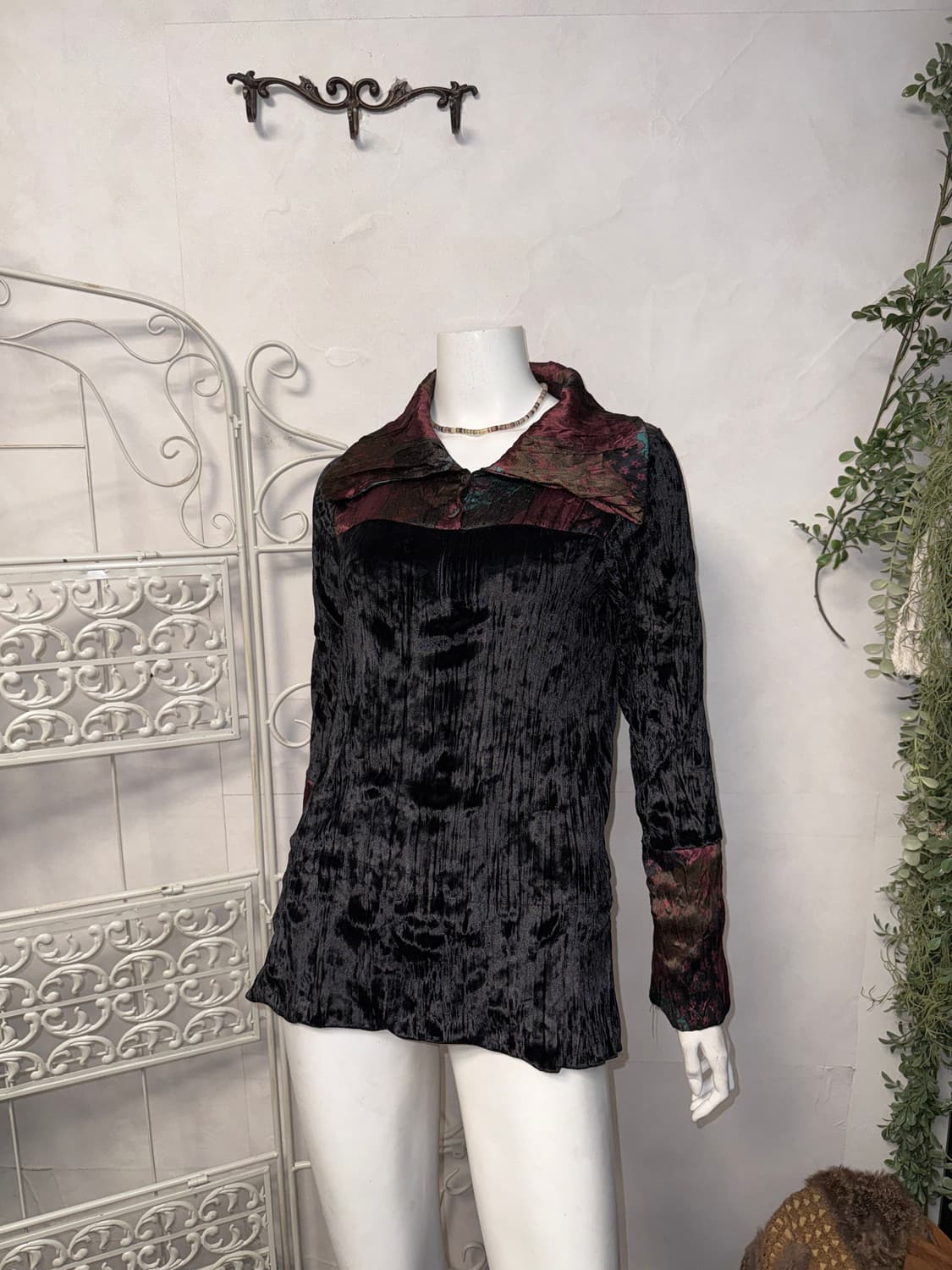 Black oriental detail velvet pleats bl 상품이미지5