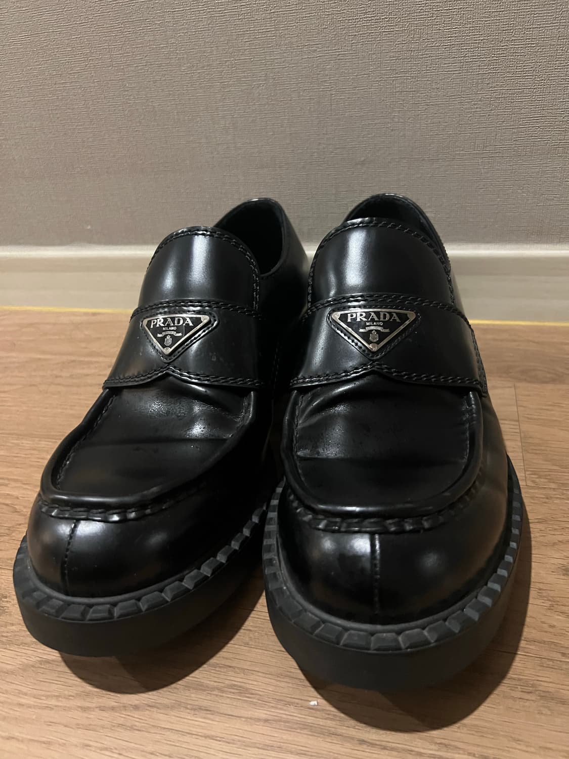 (정품) 프라다 삼각로고 남자로퍼 270 상품이미지2