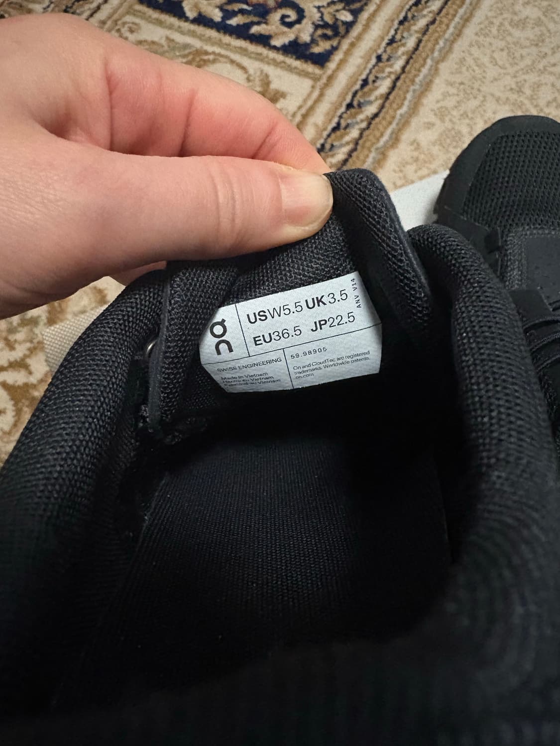 온러닝 클라우드5 올블랙 여성 운동화  상품이미지5